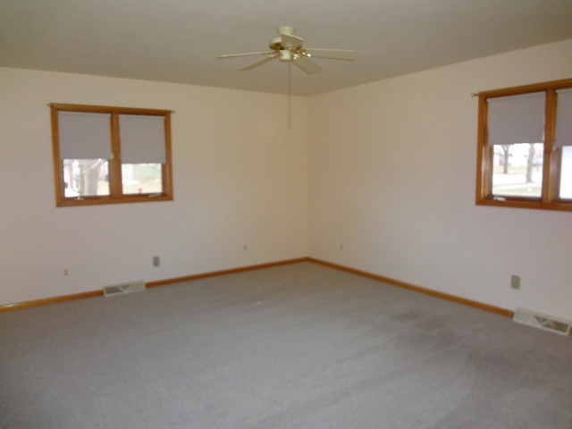 353 South Stott Street Genoa, IL 60135 - Photo 10 of 23