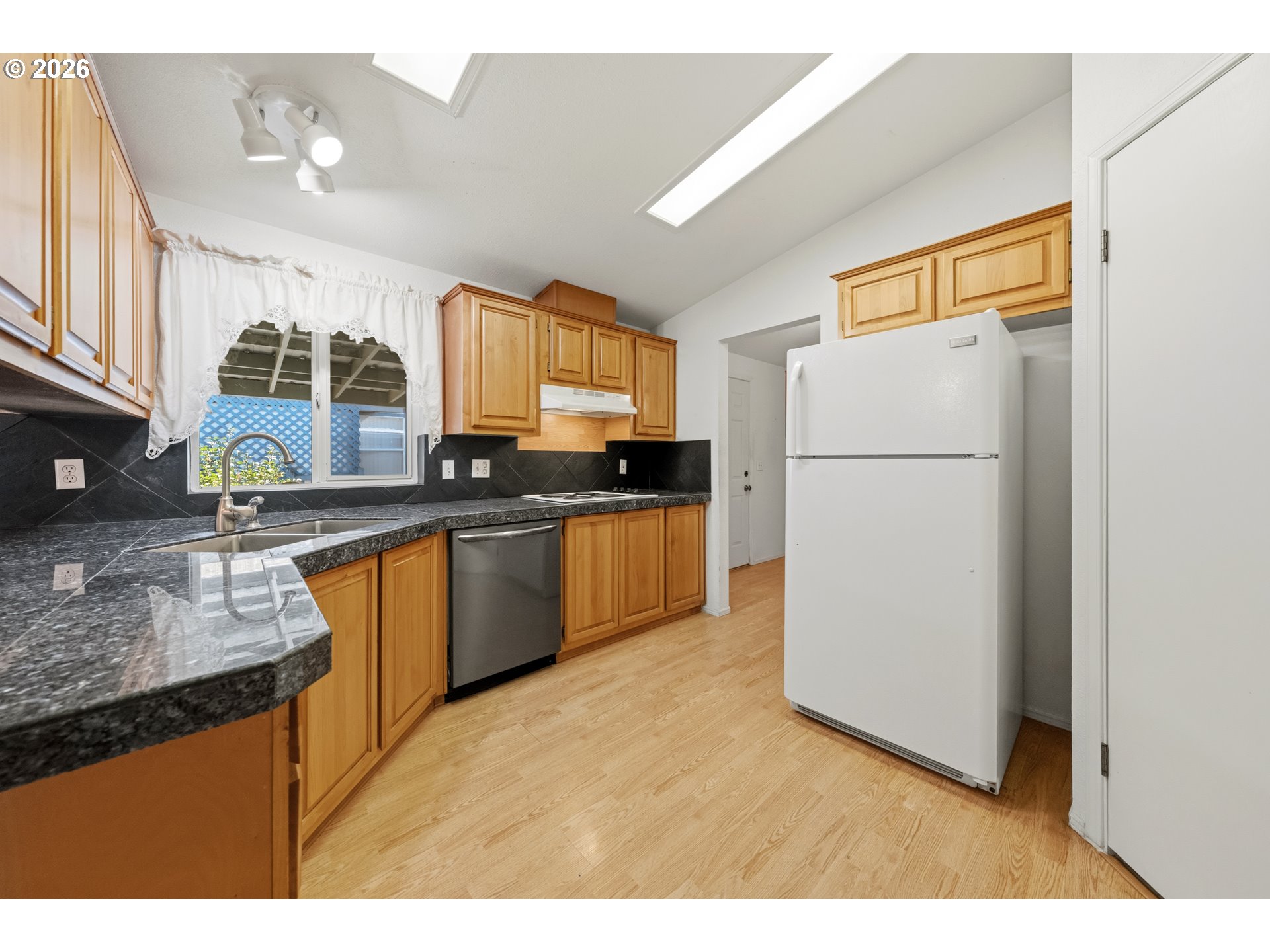 180 Twin Oaks Loop Winston, OR 97496 - Photo 11 of 43 Kitchen