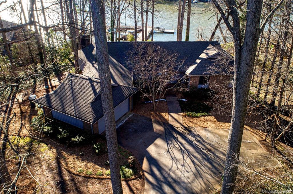 5 Commodore Point Road Lake Wylie, SC 29710 - Photo 3 of 48 Gallery Image 3
