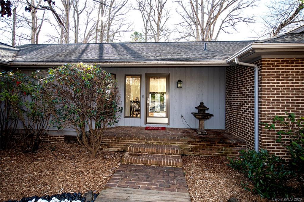 5 Commodore Point Road Lake Wylie, SC 29710 - Photo 4 of 48 Gallery Image 4