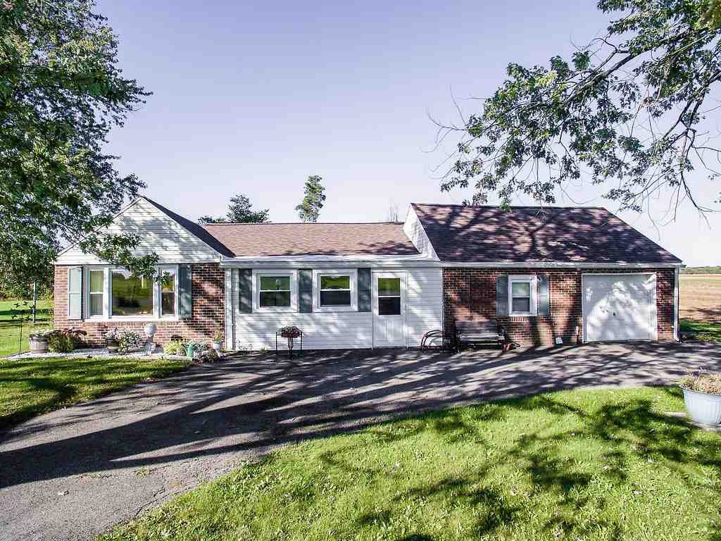 9534 Miller Road Churubusco, IN 46723 - Photo 4 of 34