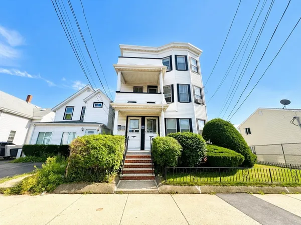 $2,600 | 19 Bradford Street, Unit 1, Everett, MA 02149
