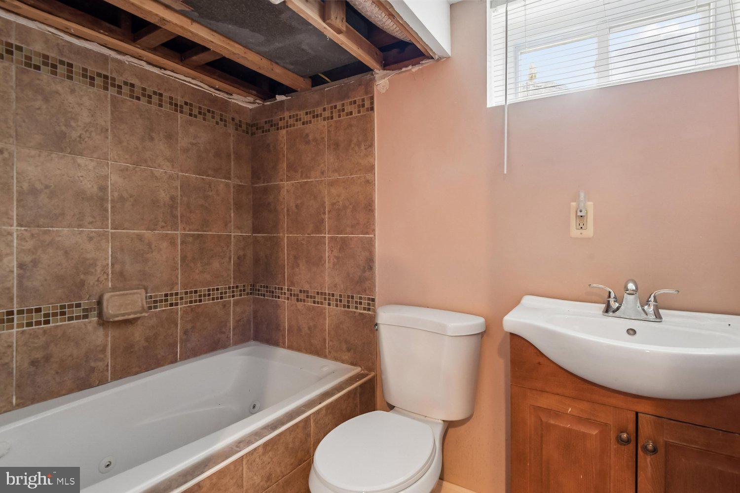 6822 Fox Meadow Road Baltimore, MD 21207 - Photo 25 of 35 Bath