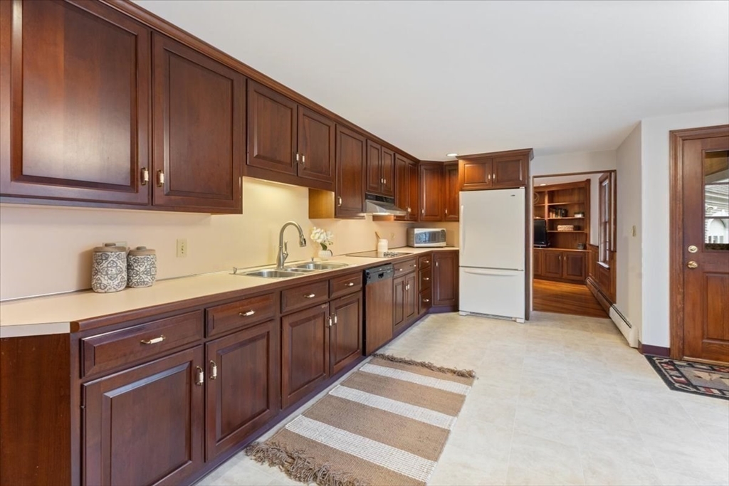 86 Dodges Row Wenham, MA 01984 - Photo 11 of 40