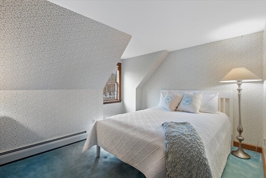 86 Dodges Row Wenham, MA 01984 - Photo 23 of 40 a bedroom with a bed and a lamp