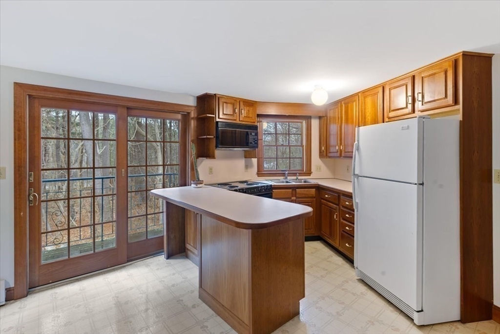 86 Dodges Row Wenham, MA 01984 - Photo 26 of 40