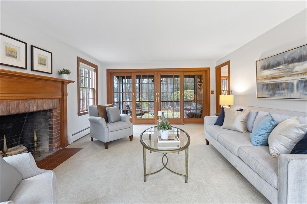 86 Dodges Row Wenham, MA 01984 - Photo 7 of 40