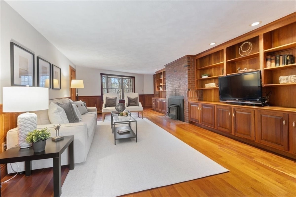 86 Dodges Row Wenham, MA 01984 - Photo 8 of 40