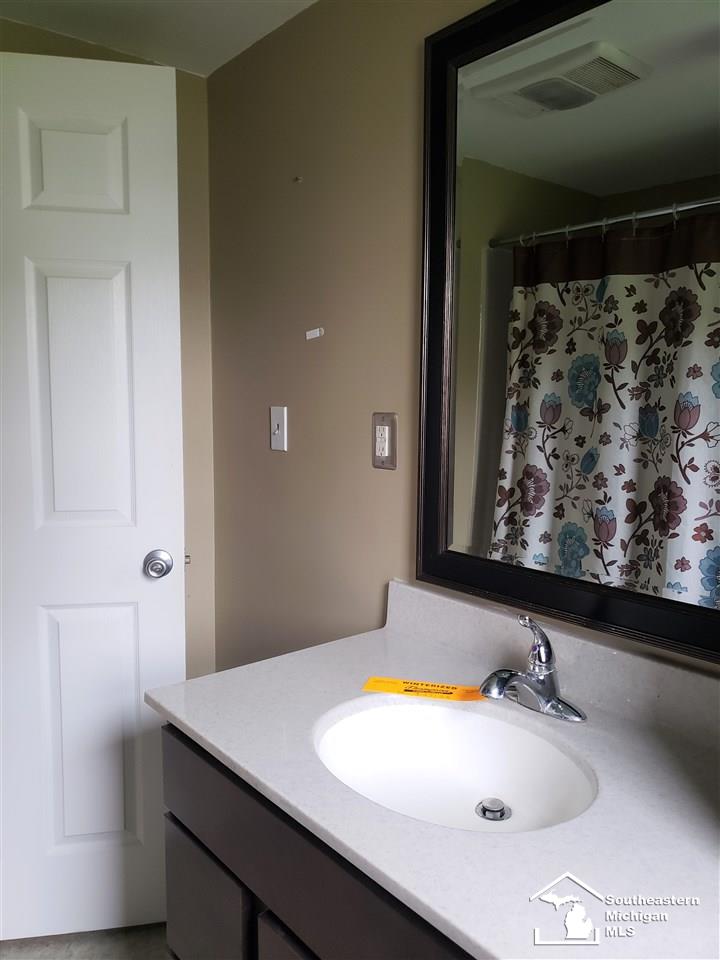 16445 Ida Center Road Petersburg, MI 49270 - Photo 9 of 10 50039473-8.JPG