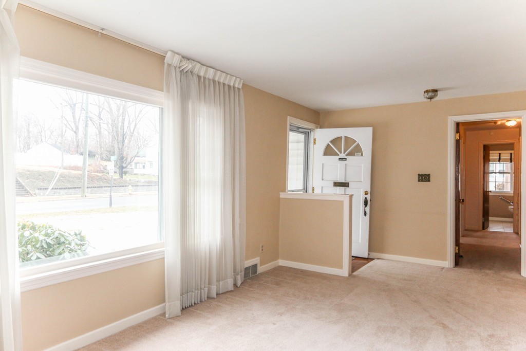 94 Tiffany Street Springfield, MA 01108 - Photo 3 of 16