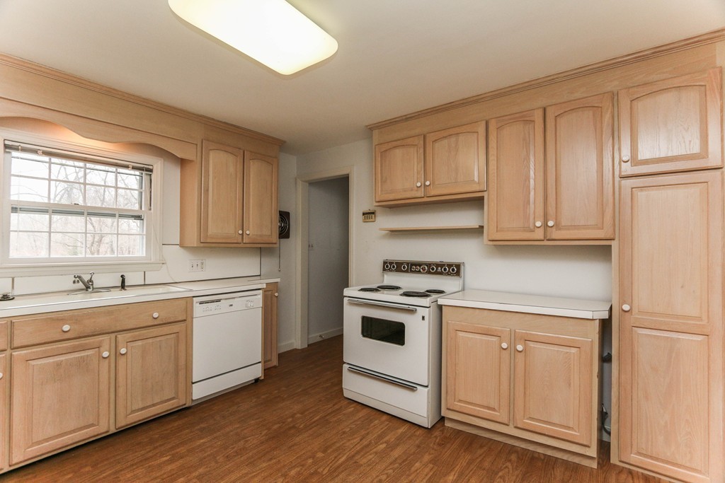 94 Tiffany Street Springfield, MA 01108 - Photo 6 of 16