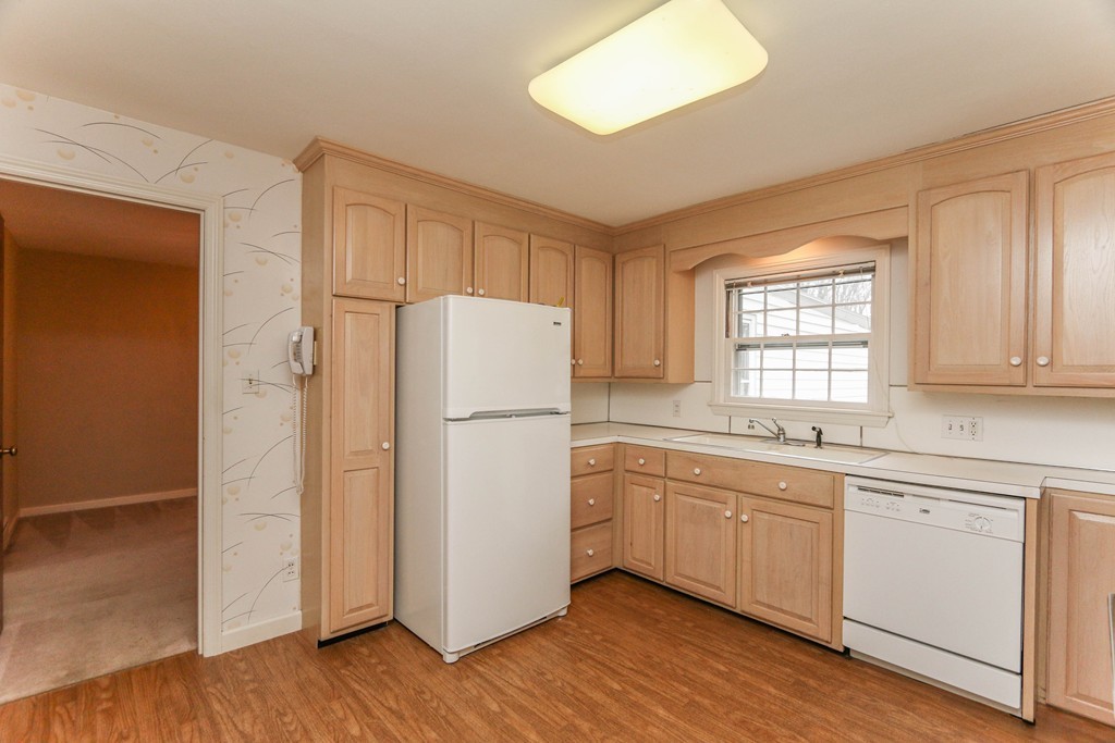94 Tiffany Street Springfield, MA 01108 - Photo 7 of 16