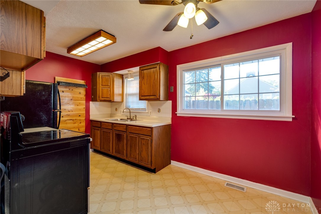 860 Peach Orchard Road Kettering, OH 45419 - Photo 17 of 43