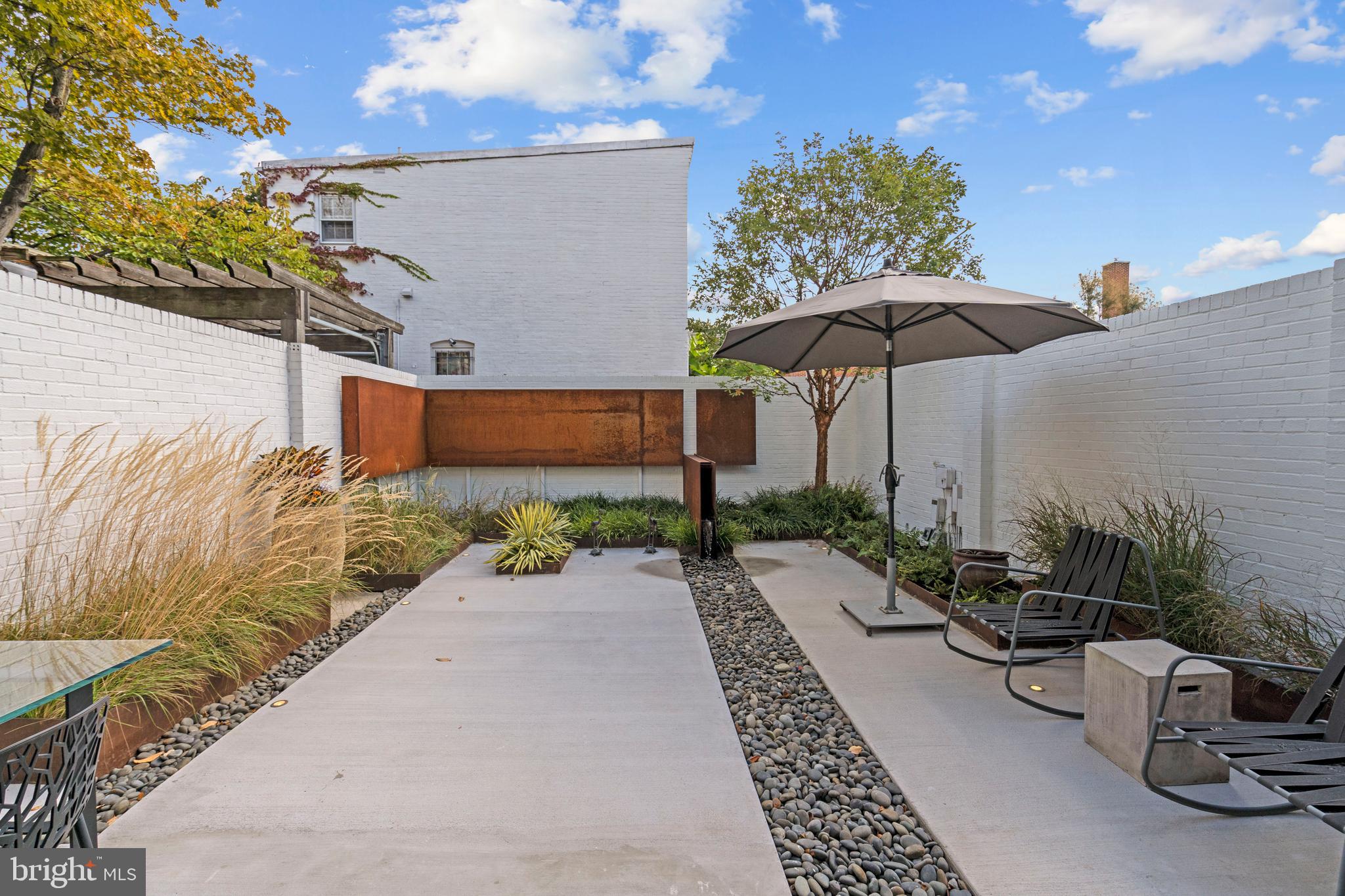 633 E Street Southeast Washington, DC 20003 - Photo 43 of 52 a view of a backyard with sitting area
