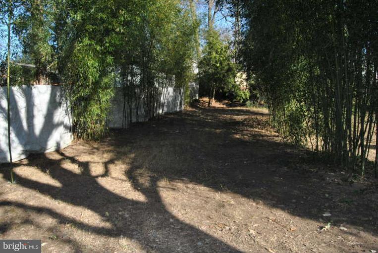 9348 Worrell Avenue Lanham, MD 20706 - Photo 11 of 30 Back Private Section