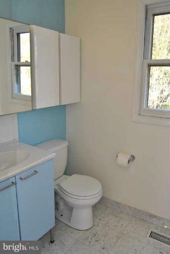 9348 Worrell Avenue Lanham, MD 20706 - Photo 29 of 30 Full Hall Bath