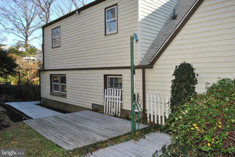 9348 Worrell Avenue Lanham, MD 20706 - Photo 5 of 30 Exterior Shower