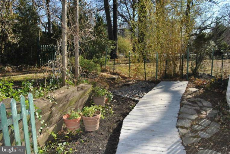 9348 Worrell Avenue Lanham, MD 20706 - Photo 8 of 30 Side Walkway
