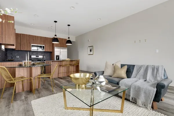 $2,387 | 740 East Irving Park Road, Unit 3W, Roselle, IL 60172