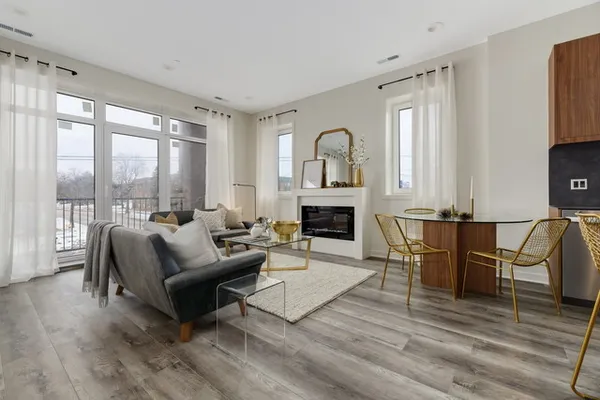 $2,387 | 740 East Irving Park Road, Unit 3W, Roselle, IL 60172