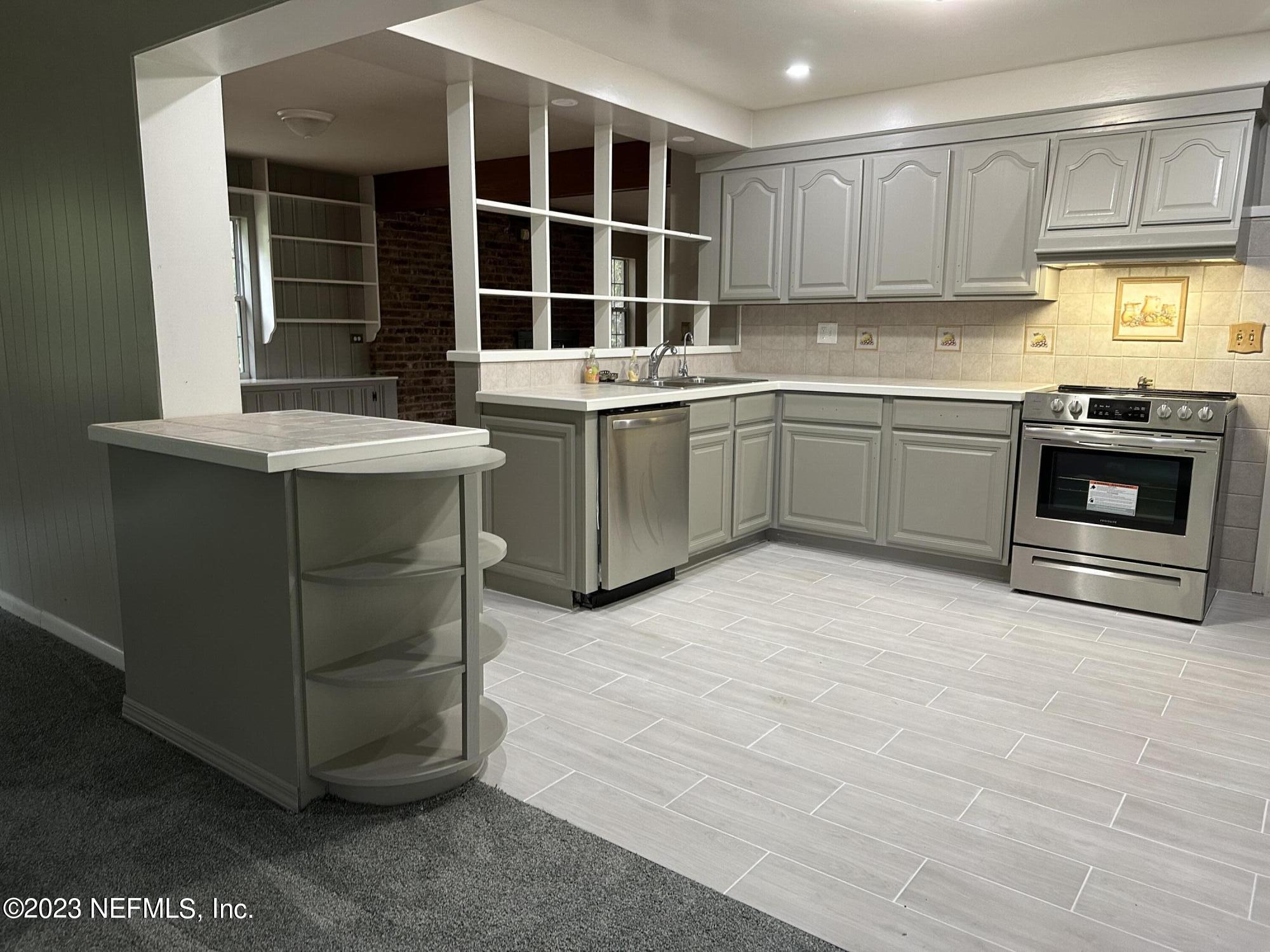 2253 Parental Home Road Jacksonville, FL 32216 - Photo 11 of 29 F38012F5-4CD4-4F16-A0F0-6DE800C5F189