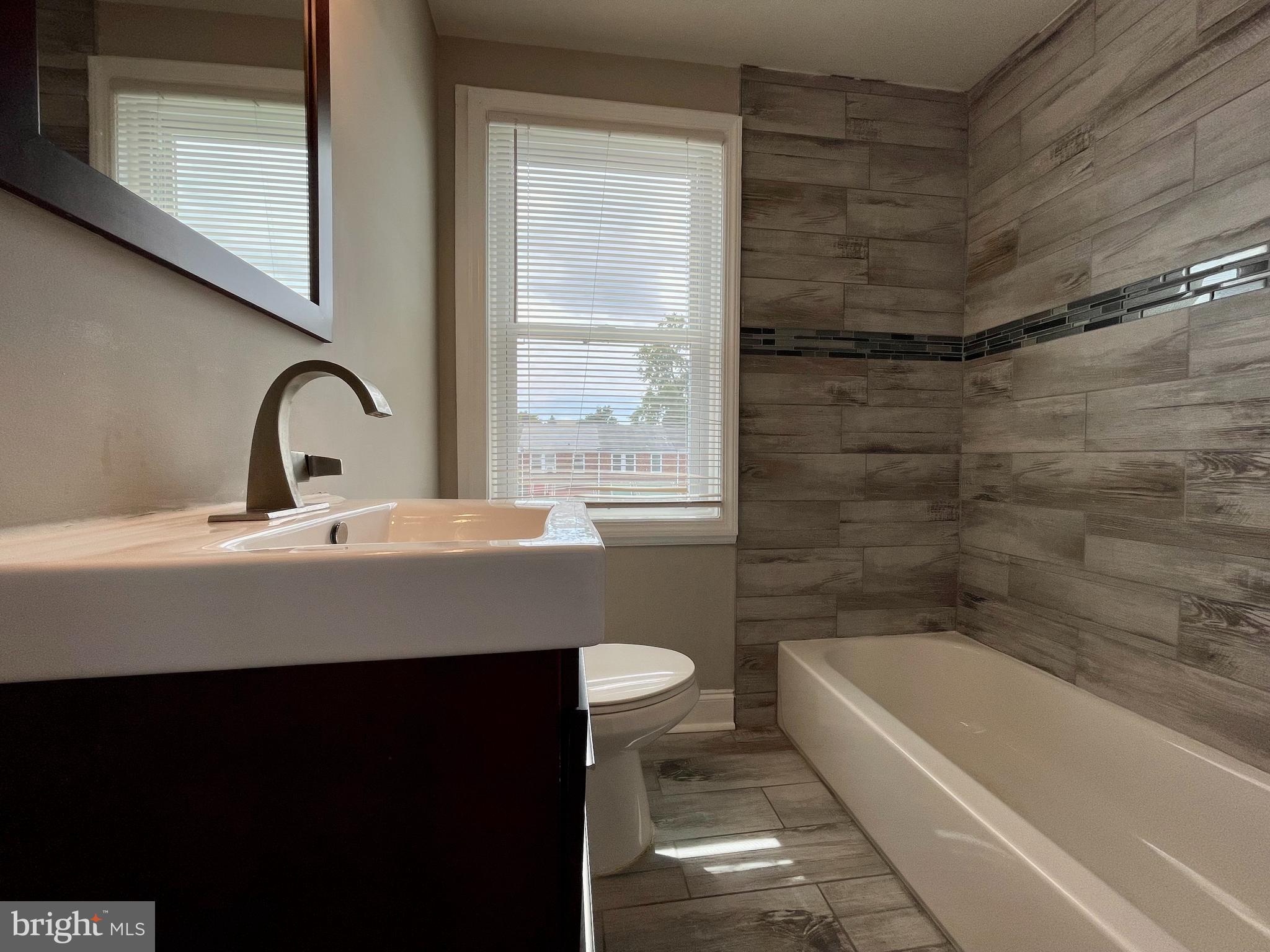 1634 Northgate Road Baltimore, MD 21218 - Photo 20 of 30 Updated upper-level bath