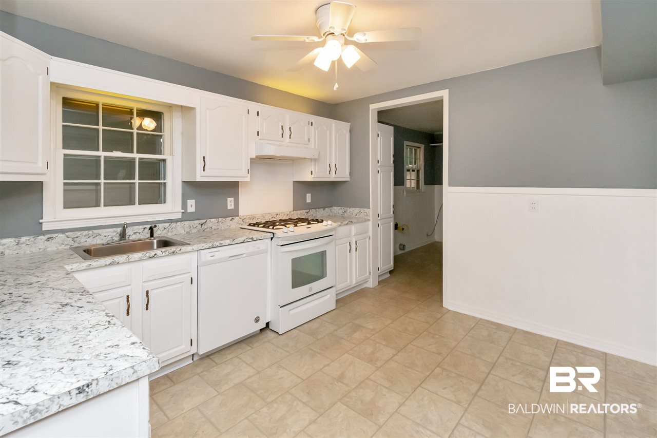 402 Coventry Way Mobile, AL 36606 - Photo 20 of 39