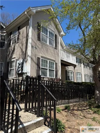 $2,800 | 1001 Cypress Lane, Unit 1, East Brunswick, NJ 08816