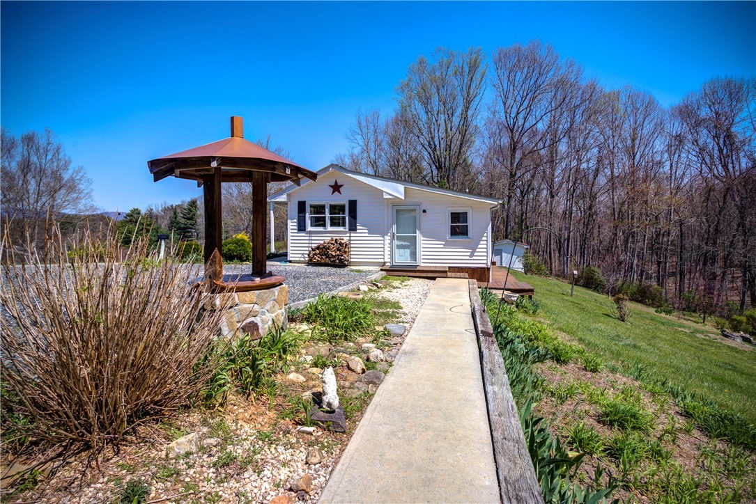 2081 Baker's Ridge Road Piney Creek, NC 28663 - Photo 4 of 49