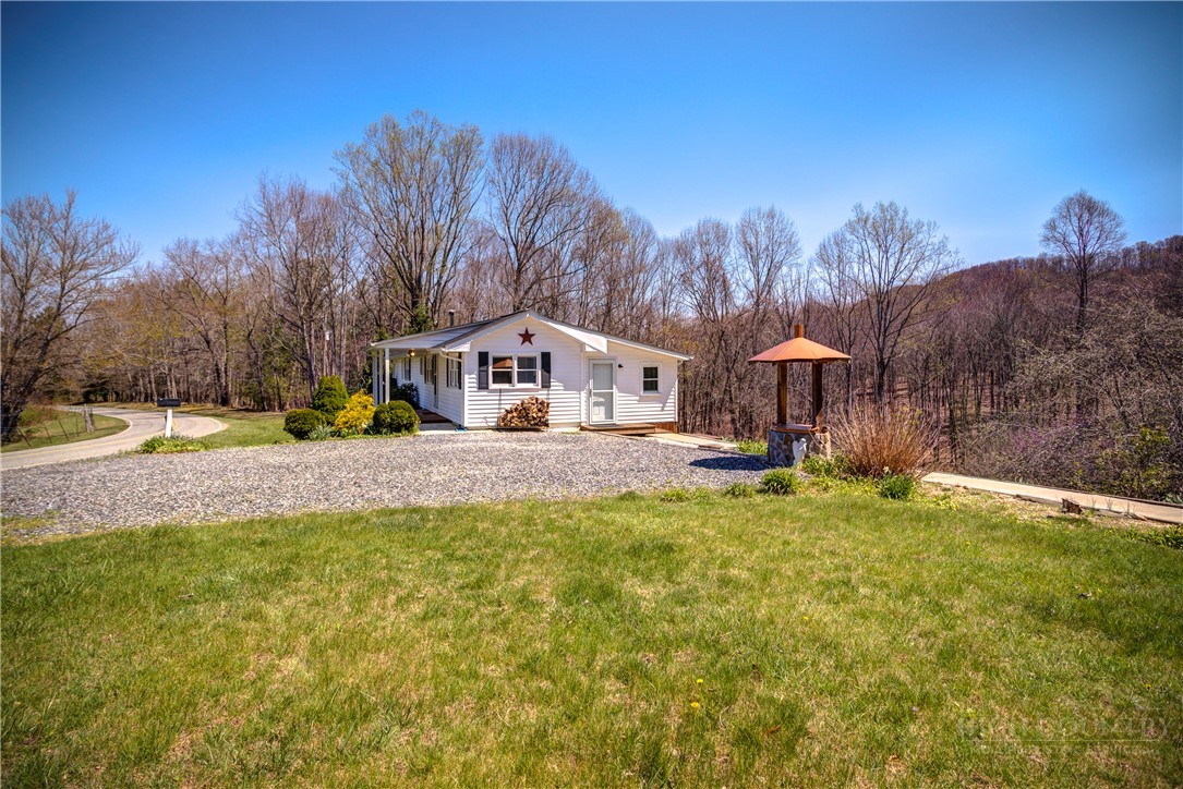 2081 Baker's Ridge Road Piney Creek, NC 28663 - Photo 5 of 49