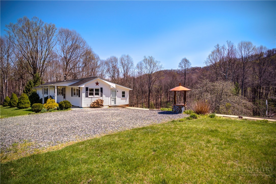2081 Baker's Ridge Road Piney Creek, NC 28663 - Photo 6 of 49