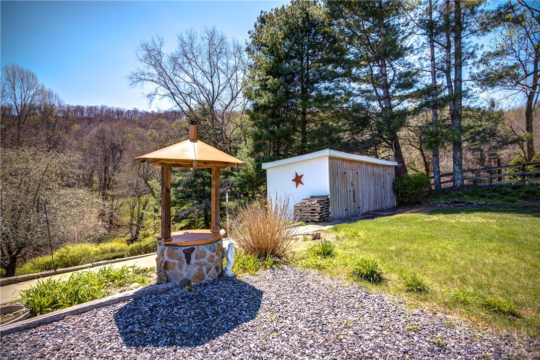 2081 Baker's Ridge Road Piney Creek, NC 28663 - Photo 8 of 49
