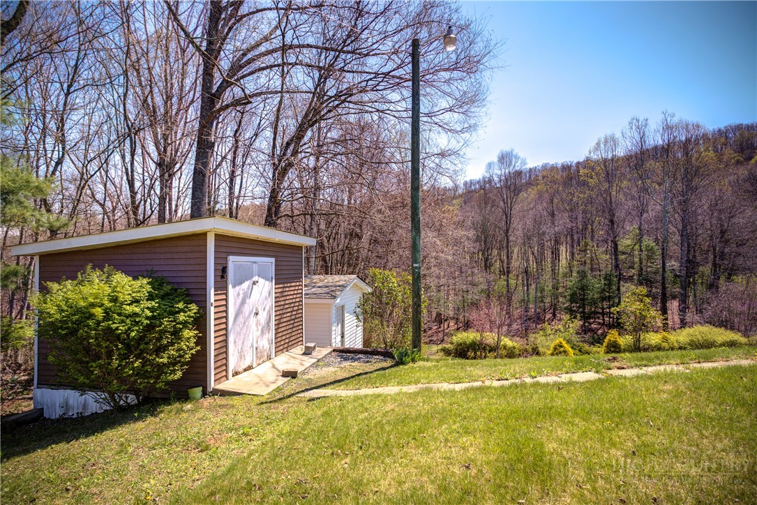 2081 Baker's Ridge Road Piney Creek, NC 28663 - Photo 10 of 49