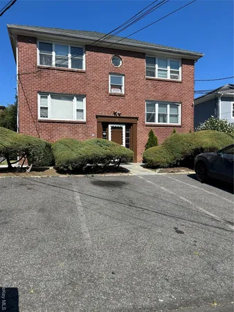 $2,250 | 31 North Hillside Avenue, Unit 2S, Elmsford, NY 10523