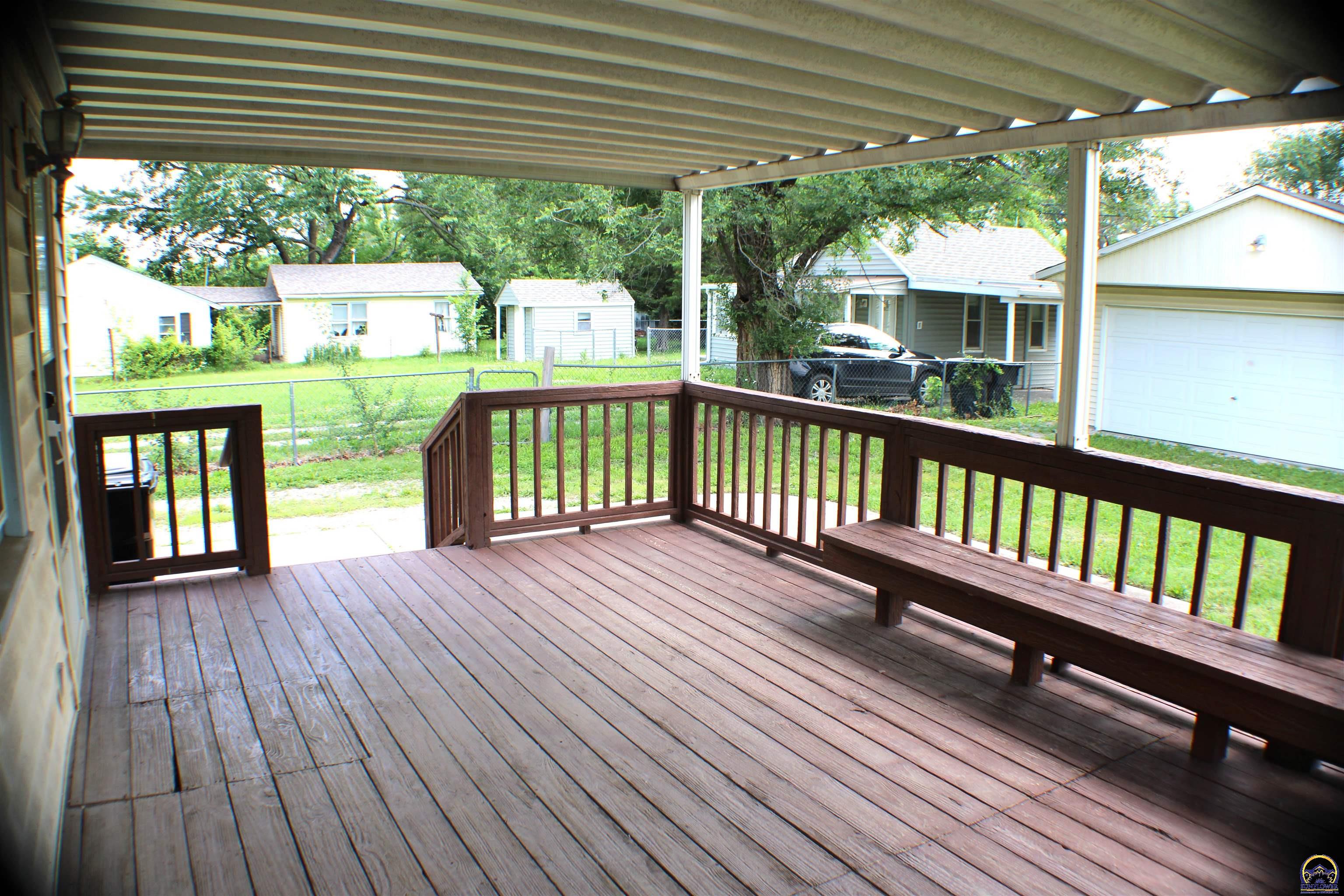 1014 Southeast 21st Street Topeka, KS 66607 - Photo 4 of 25