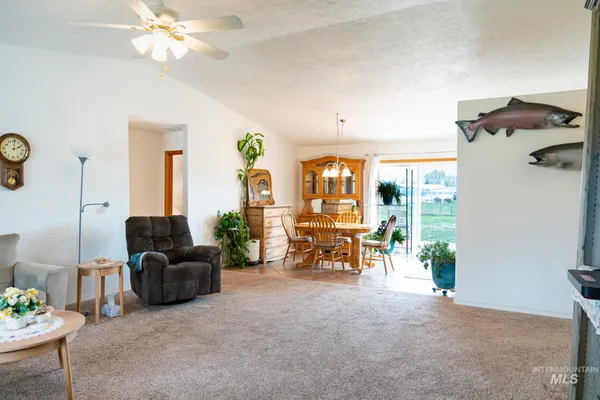 $390,000 | 3814 Louise Street, Vale, OR 97918