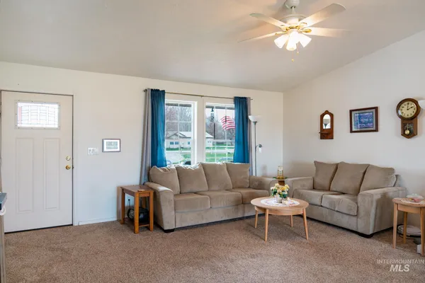$390,000 | 3814 Louise Street, Vale, OR 97918