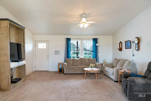 $390,000 | 3814 Louise Street, Vale, OR 97918