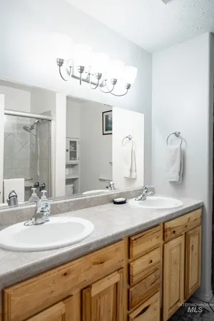 $390,000 | 3814 Louise Street, Vale, OR 97918