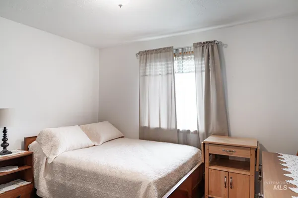 $390,000 | 3814 Louise Street, Vale, OR 97918