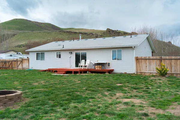 $390,000 | 3814 Louise Street, Vale, OR 97918