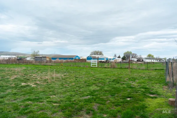 $390,000 | 3814 Louise Street, Vale, OR 97918