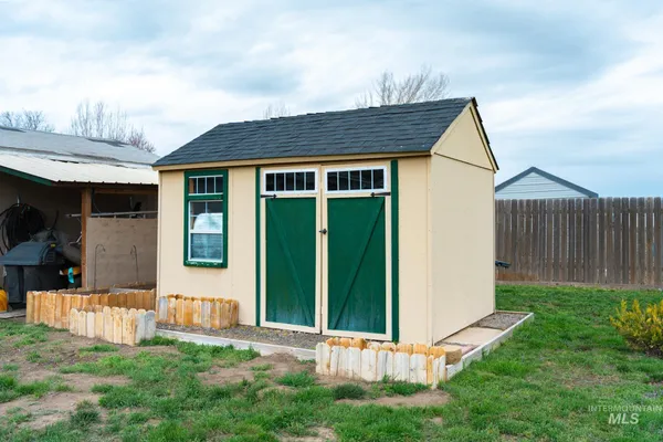 $390,000 | 3814 Louise Street, Vale, OR 97918