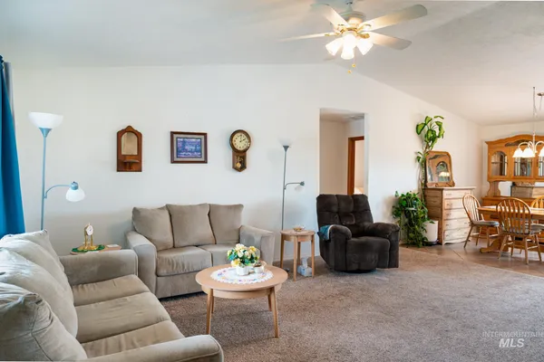 $390,000 | 3814 Louise Street, Vale, OR 97918
