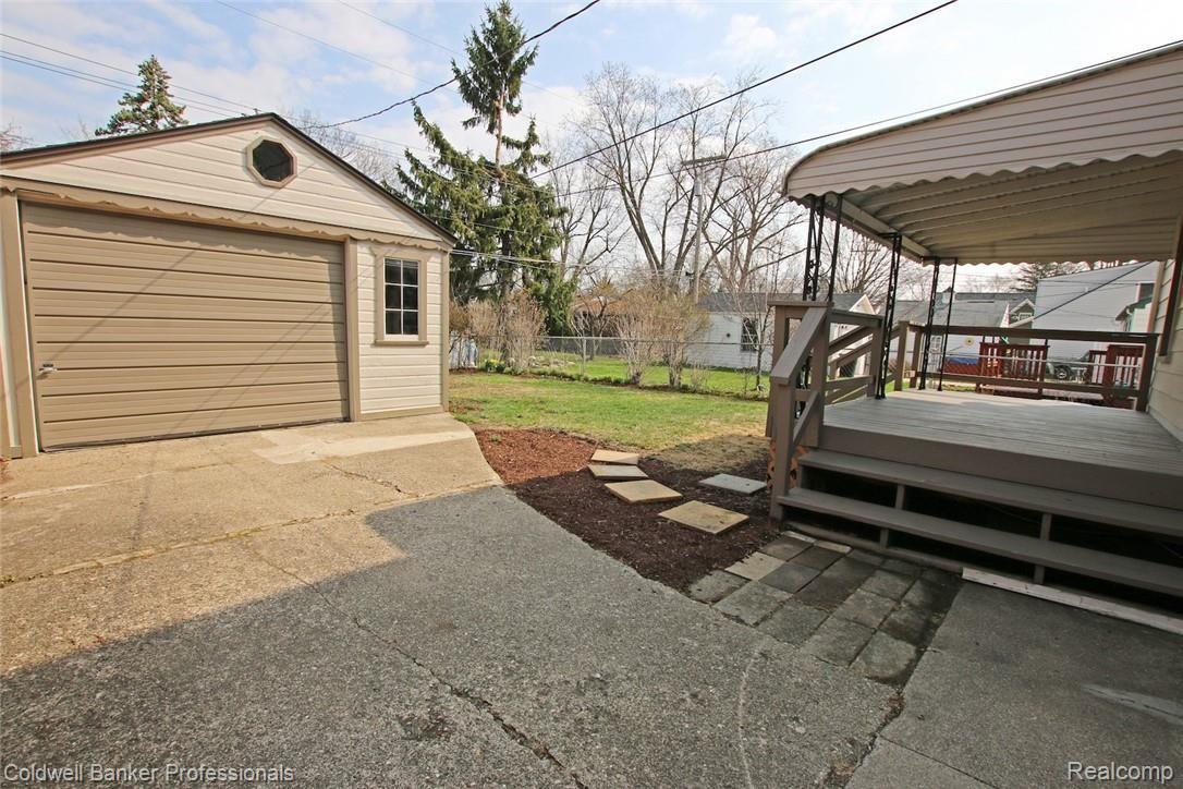 1890 Columbia Road Berkley, MI 48072 - Photo 37 of 42 40) Backyard and Garage.jpg