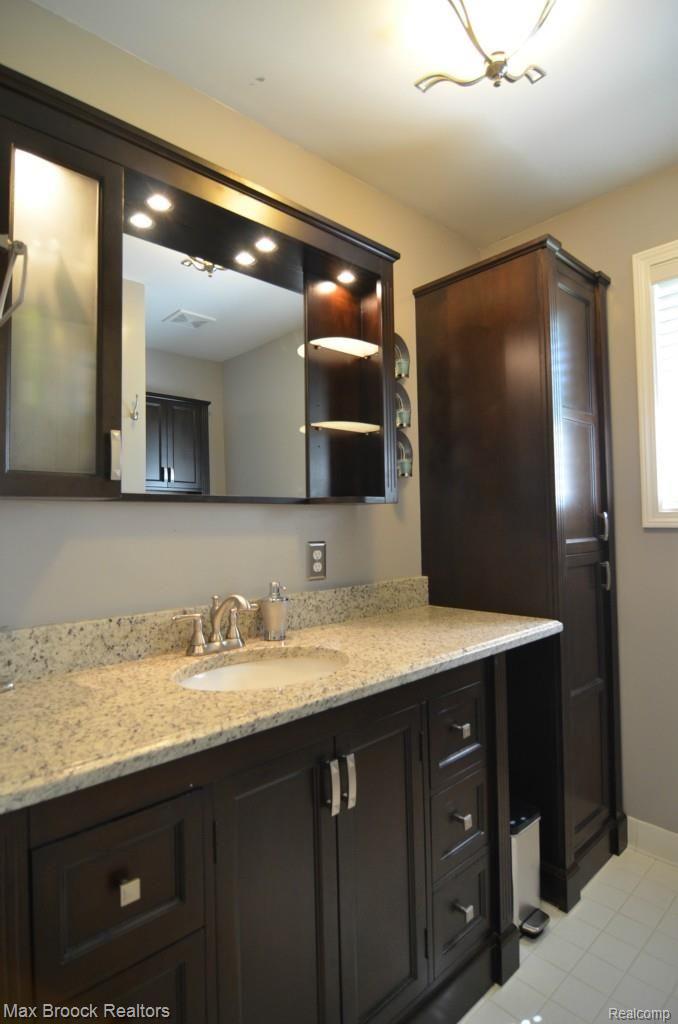 7069 General Squier Road Almont, MI 48003 - Photo 15 of 32 Master bathroom