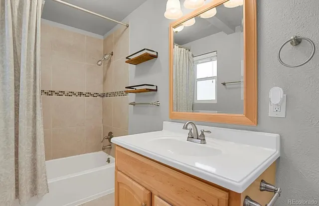 $2,600 | 1720 South Madison Street, Denver, CO 80210