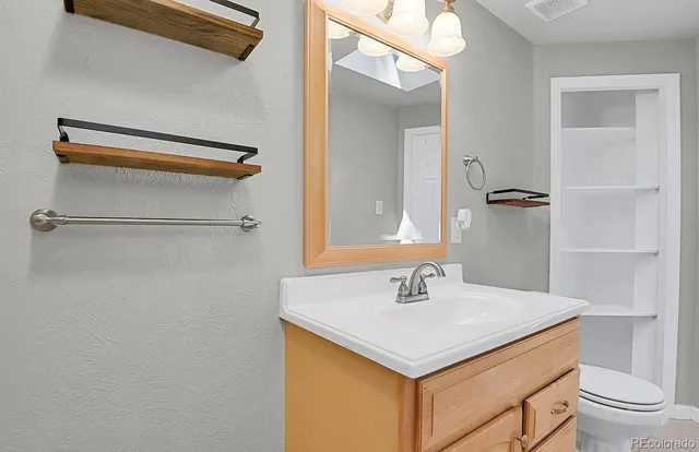 $2,600 | 1720 South Madison Street, Denver, CO 80210