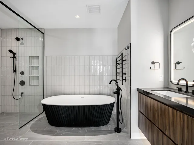 $11,000 | 1114 West Carroll Avenue, Unit PH3204, Chicago, IL 60607