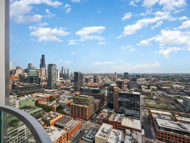 $11,000 | 1114 West Carroll Avenue, Unit PH3204, Chicago, IL 60607